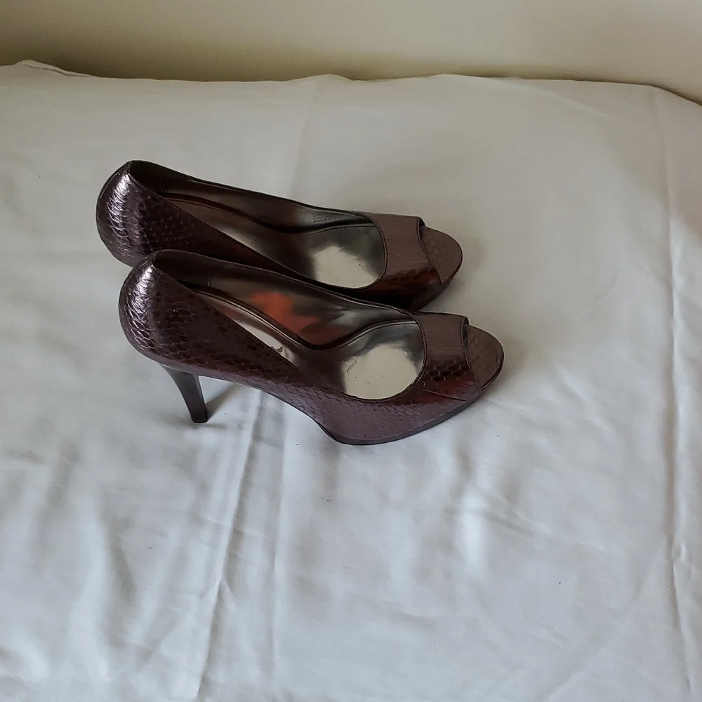 Shoes - Picture 2 of 4